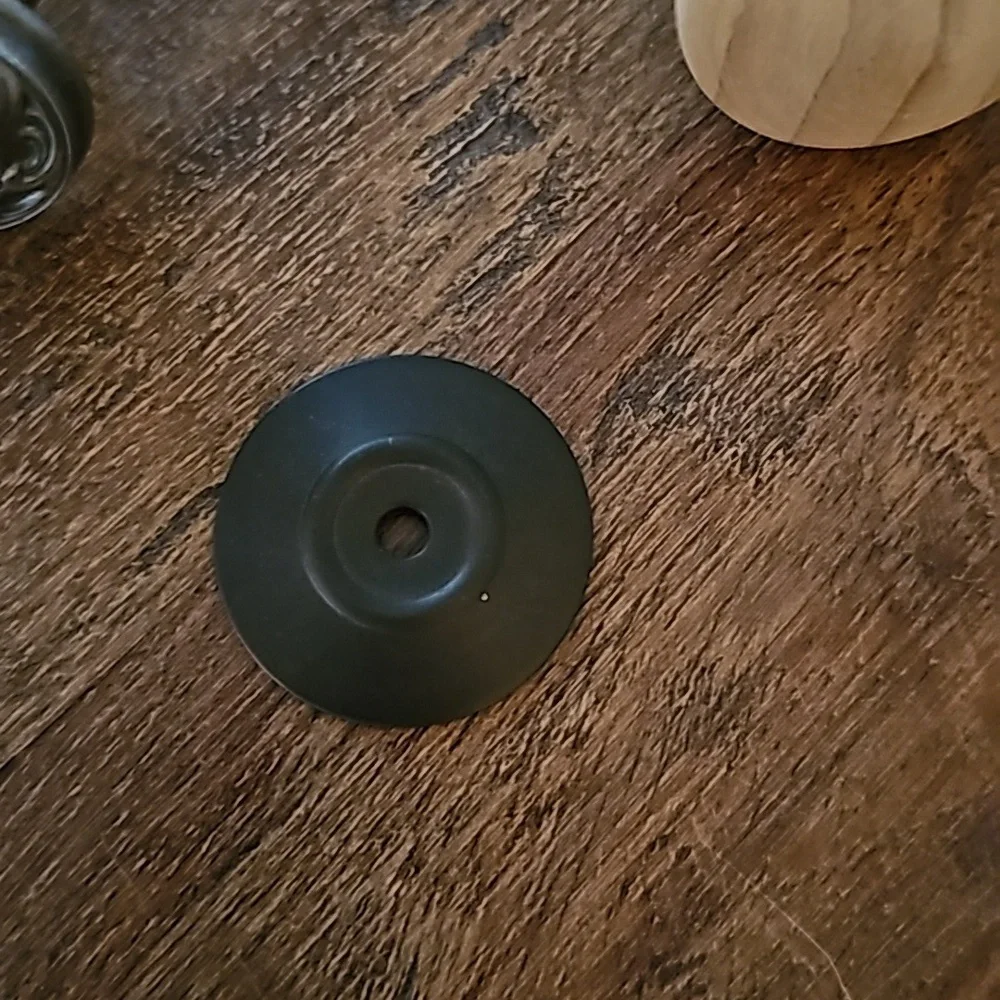 Lot Variety of Knobs. 1 Restoration Hardware, 1 Bronze, 3 Wood